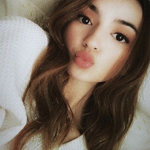 Meet your Posher, Chloe